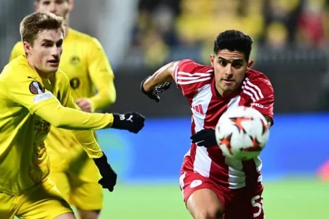 "El mejor" dentro del caos: esto pasó con Luis Palma en la debacle de Olympiacos en Europa League