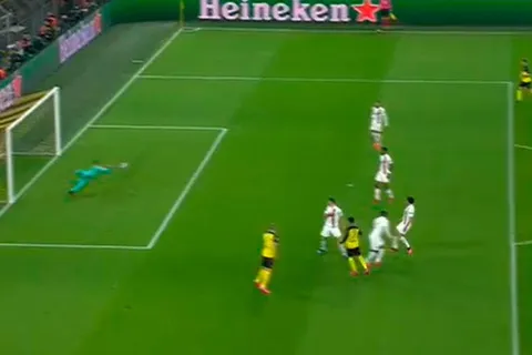 ¡Gran atajada de Keylor Navas ante el Borussia Dortmund!