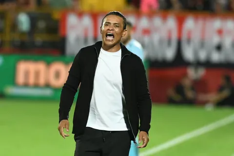 Paté Centeno todavía no debutó en San Carlos, pero ya pusieron en jaque su futuro: "Hay que tomar decisiones"