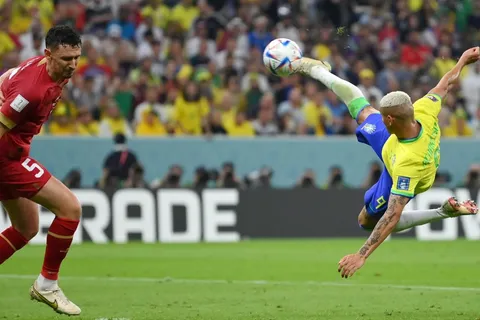 Richarlison recibe el premio al Mejor Gol de Qatar 2022