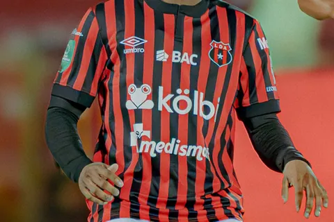 Alajuelense se asegura el fichaje de último momento para ir por la 32 en el Apertura 2026: "Llegará en las próximas horas"