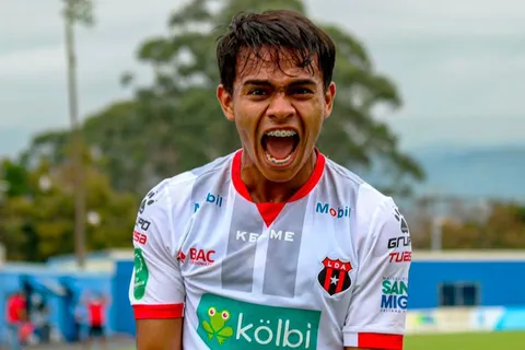 Costa Rica reveló el parte médico de Aaron Suárez: qué tiene y cuánto tiempo estará de baja