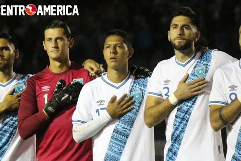 Jugadores de Guatemala se quejan de la gramilla del estadio Doroteo Guamuch Flores