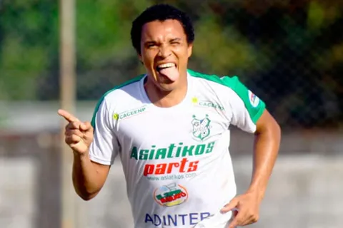 Rambo De León responde a los que lo critican por no retirarse
