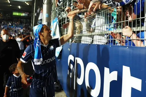 Bochum de Cristian Gamboa logró la salvación en Bundesliga tras golear al Bayern Lverkusen.