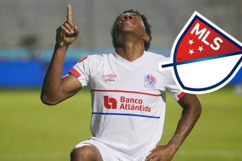 Giro inesperado: Dereck Moncada toma una decisión que impacta a todo Olimpia y el club que dejó plantado