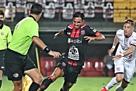 Bryan Ruiz tuvo un regreso amargo con derrota junto a la Liga Deportiva Alajuelense