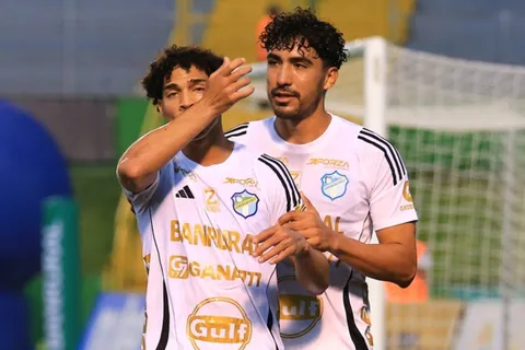 “Continuar en otro club”: Comunicaciones confirma su salida y ahora se encamina a un rival directo