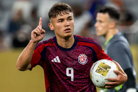 Noche histórica con Costa Rica: Manfred Ugalde logra lo impensado en Concacaf a los 23 años