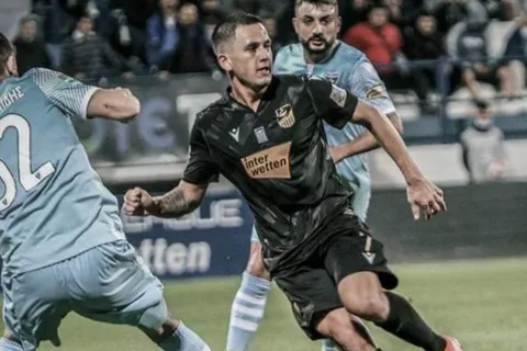 Cristopher Núñez elegido el mejor jugador de su equipo en Grecia