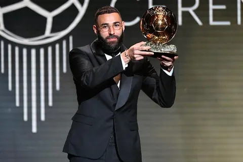 Karim Benzema recibe el Balón de Oro 2022