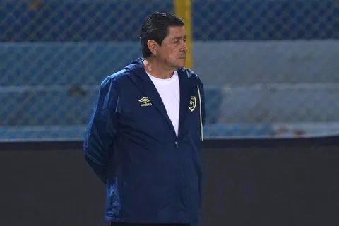 Sin tiempo para celebrar: Luis Fernando Tena se encuentra con un problema para los juegos ante Panamá y Surinam