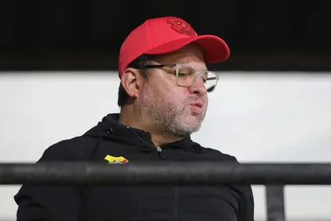 Jafet Soto golpeado por este revés.