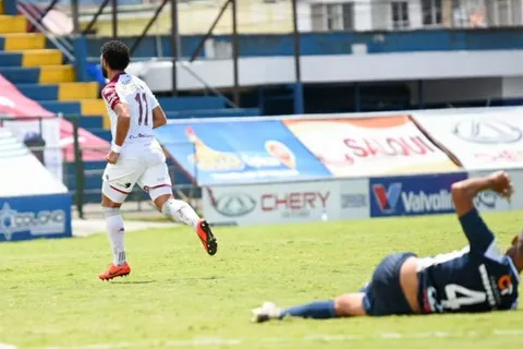 ¡Se despertó el Monstruo! Saprissa venció 4-0 a Cartaginés y tiene un pie en la final