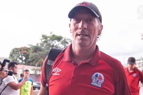 La razón del atraso de la directiva de Olimpia para encontrar al sustituto de Pedro Troglio