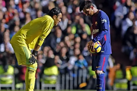 Keylor Navas vs Lionel Messi: entre goles y atajadas, un duelo que regresa a la Champions [VIDEO]