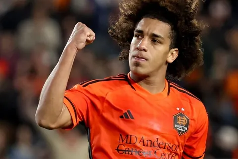 Houston Dynamo habría puesto fecha tope para que Adalberto Carrasquilla fiche por otro club