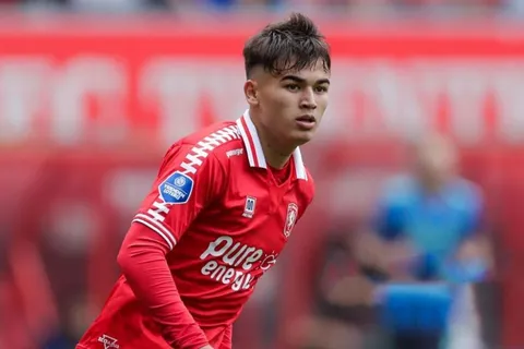 Manfred Ugalde no la pasa bien en Holanda