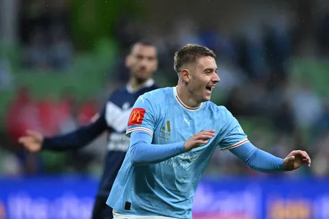 Julio Cascante debuta con Melbourne City en el empate 1-1 ante Melbourne Victory