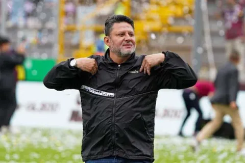 Jafet Soto recibe una mala noticia.
