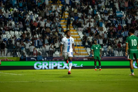 Honduras no pudo con Surinam.