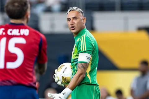 Keylor Navas es sorprendido por su DT.