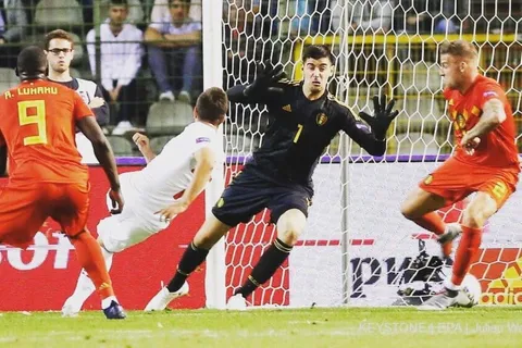 Prensa española duda de Courtois y quiere a Keylor