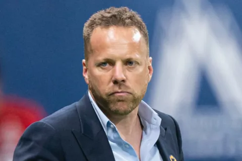 Marc Dos Santos aumenta la bronca de Alajuelense con él.