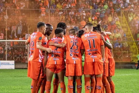Costa Rica: El equipo recién ascendido a la primera división podría llegar a la cima esta noche