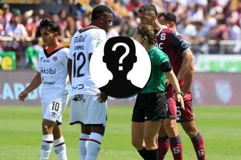 El futbolista por el que se pelearon Alajuelense y Saprissa. (Foto: La Nación)