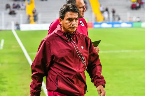 Vladimir Quesada le envió un mensaje a sus jugadores. (Foto: La Nación)