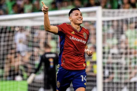 Rubio Rubín regresa a los campos con gol