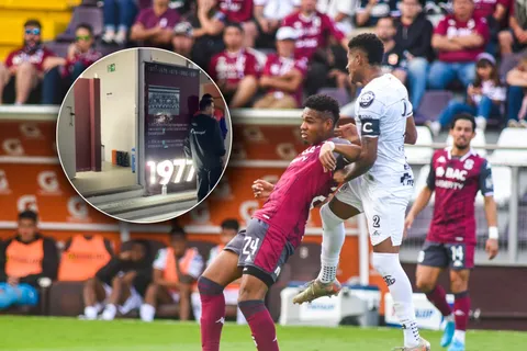 Gritos, golpes y una dura acusación: Saprissa desata fuerte pleito en el camerino de Sporting