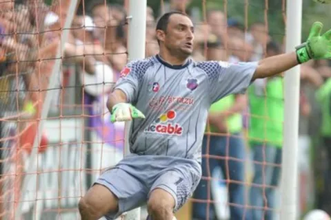 Carlos Díaz regresa al fútbol de Costa Rica con 45 años
