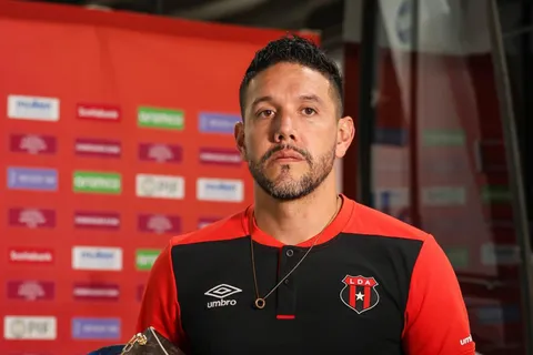 “Injusticia”: los referentes rompen el silencio sobre lo que Alajuelense le hizo a Leo Moreira