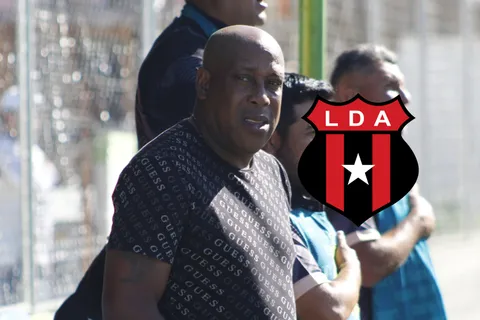 Hernán Medford seguirá los pasos de Alajuelense tras su descenso en Guatemala