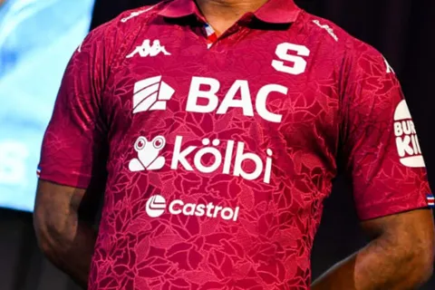 “Firmó contrato”: Saprissa se asegura a una joya para reforzar un puesto clave para Hernán Medford