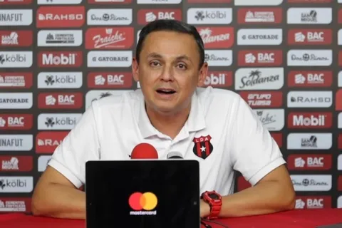 Presidente de Alajuelense arremete duramente contra sus jugadores