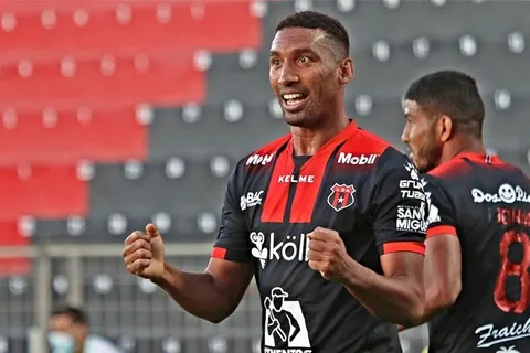 Marcel Hernández: triplete, goleador y decisivo para Alajuelense