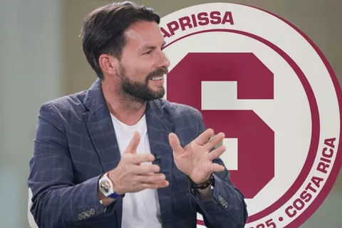 Víctor Cordero habló de limitaciones económicas para traer un DT a Saprissa