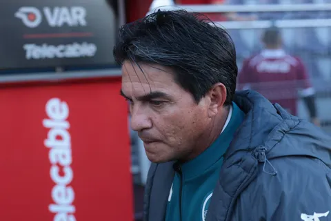 "No va a continuar": Saprissa recibe el primer revés del mercado de fichajes en un puesto clave para Vladimir Quesada