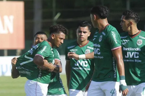 ¡Insólito! Juan Anangonó golpea a su propio compañero: Alexy Vega