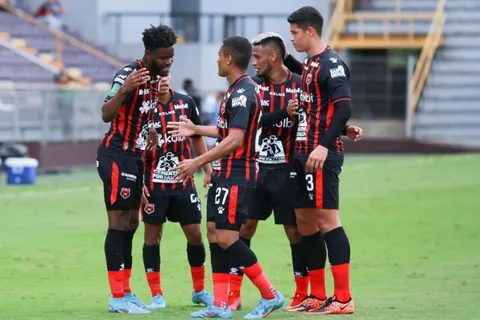 Ex DT de Alajuelense ya no es más entrenador.