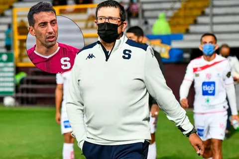 Mariano Torres habló de la responsabilidad de Iñaki Alonso en el presente del Saprissa