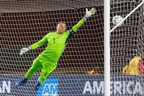 Histórico portero de Saprissa revela los problemas que le trajo Keylor Navas a Costa Rica