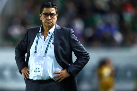 Luis Fernando Tena la sufre: Guatemala recibe una pésima noticia antes de la Copa Oro.