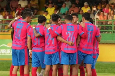 Limpieza en Municipal: Mario Acevedo tomó una drástica decisión con cinco jugadores.
