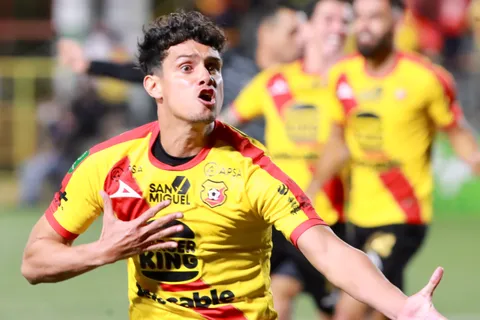 Alivio en Costa Rica: Yeltsin Tejeda se recupera y apunta a jugar la semifinal de vuelta con Herediano