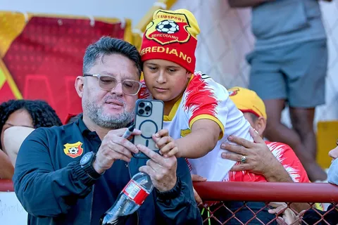 Jafet Soto se sorprende con una salida.