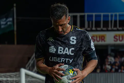 Mariano Torres complicado desde lo físico.